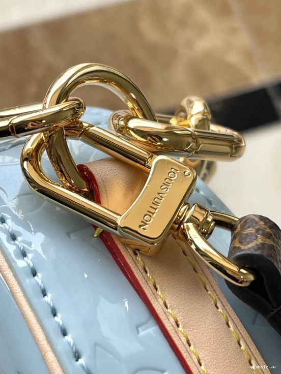 WIS Croissant LOUIS PM VUITTON 0303